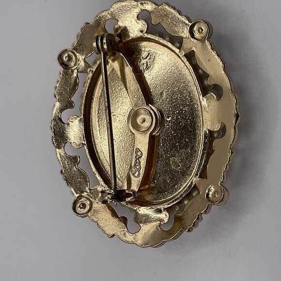 Vintage Coro Pegasus Brooch Guilloche Enamel Painted Rose Pin Signed 1940s - Picture 6 of 9